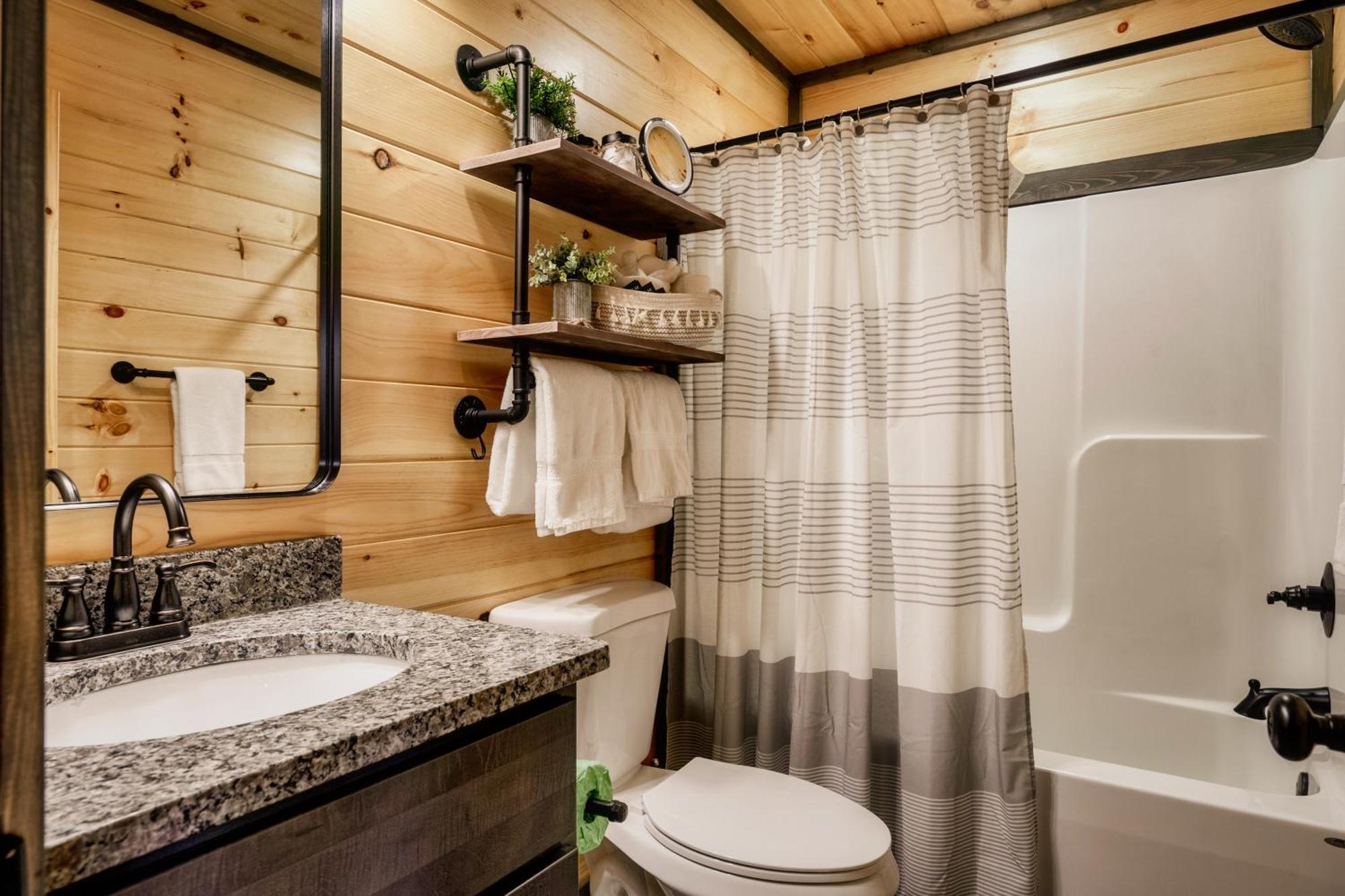 Mountainscape - Brand New Cabin W Views - Hottub - Firetable - Ps5 - Pooltable - 3 Pools Гатлинбург Экстерьер фото