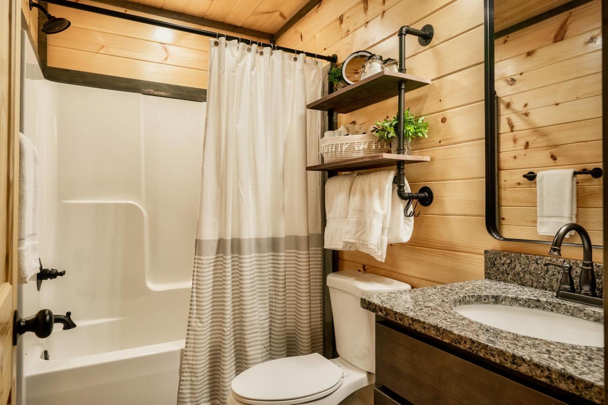 Mountainscape - Brand New Cabin W Views - Hottub - Firetable - Ps5 - Pooltable - 3 Pools Гатлинбург Экстерьер фото